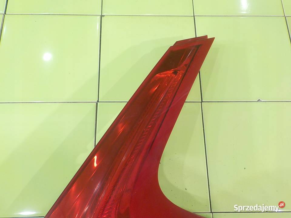 VOLVO V40 II 16D2 14r 5D lampa prawa tyl mazowieckie Suków