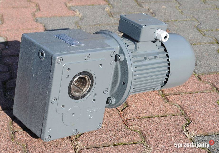 Motoreduktor kątowy 11kw 30obrmin firmy Stqber