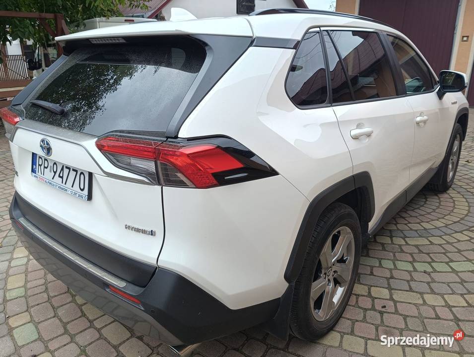 Sprzedam TOYOTA RAV4 produkcji 2021 Przebieg 60 sprzedam