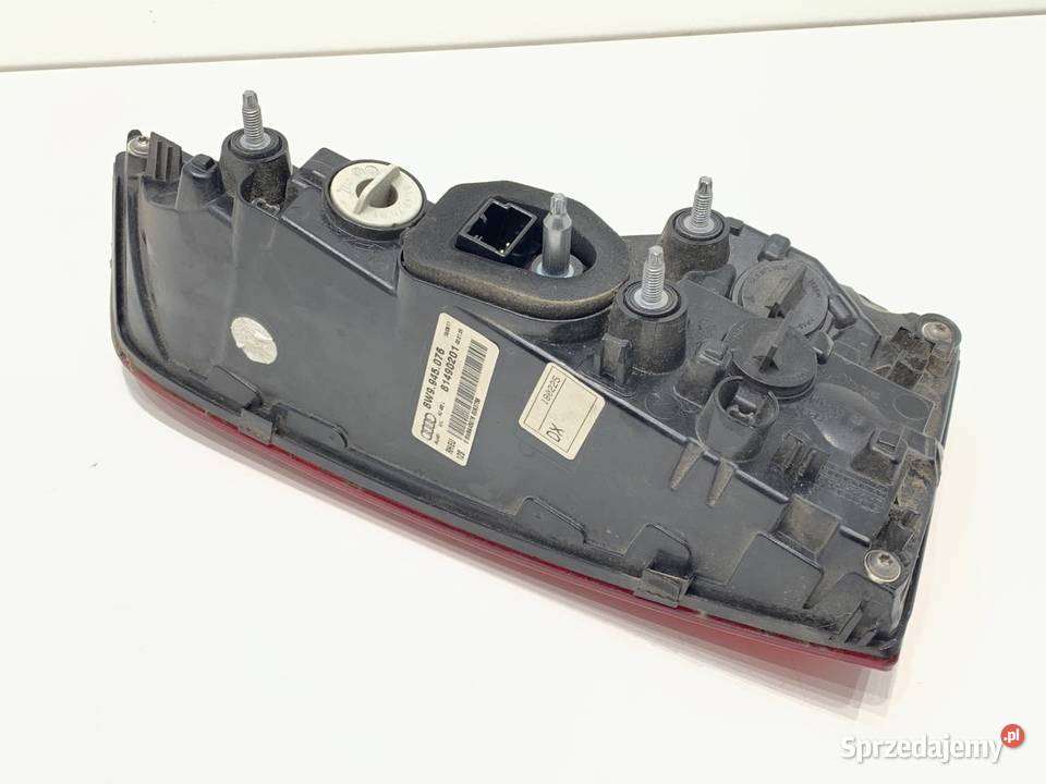 LAMPA TYŁ PRAWA WEWNĘTRZNA AUDI A4 B9 8W9945076