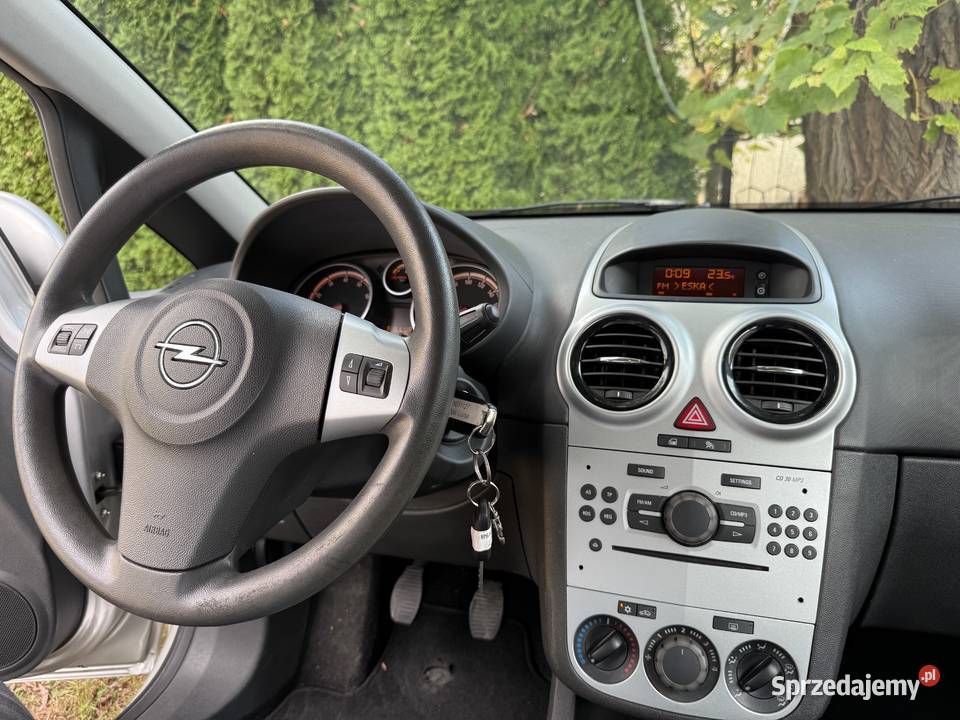 Opel Corsa Niski Przebieg srebrny Kraśnik