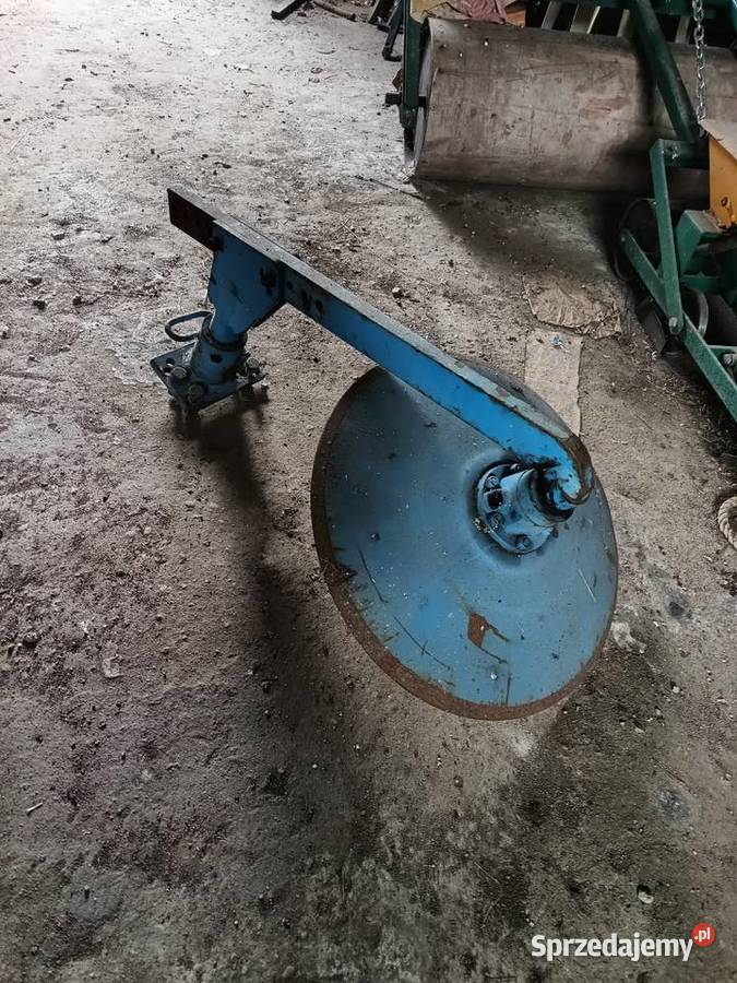 Talerz zagarniajacy bruzdę