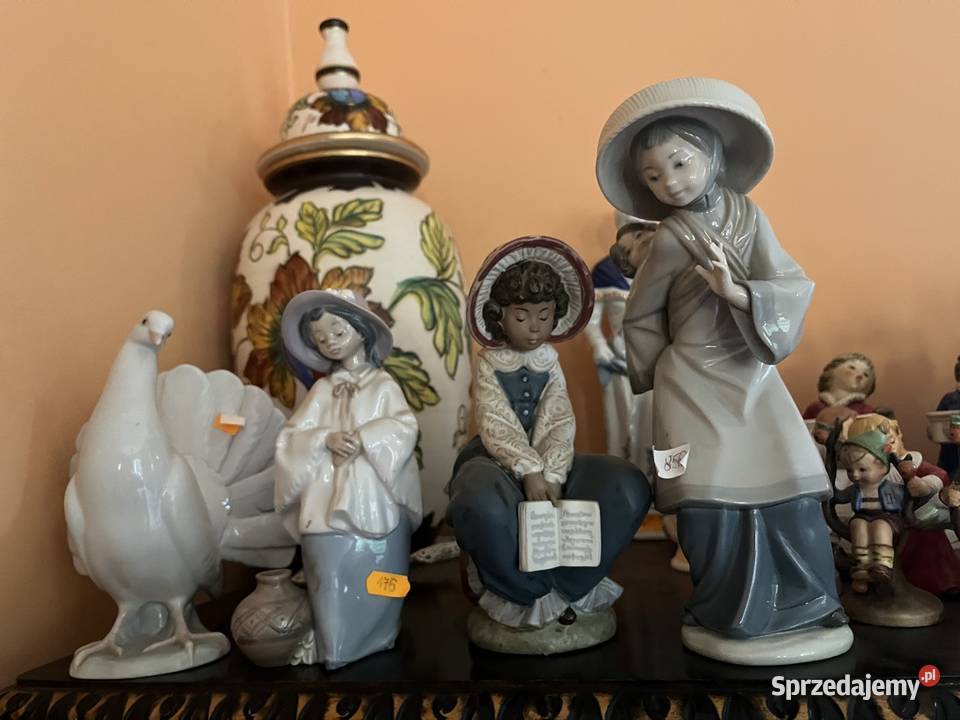 Figurka dziewczynki z książką Zmęczona drzemka Gdańsk