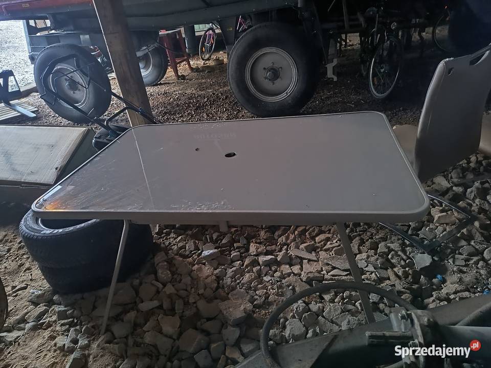 Stół ogrodowy ze szklanym blatem Waśniów