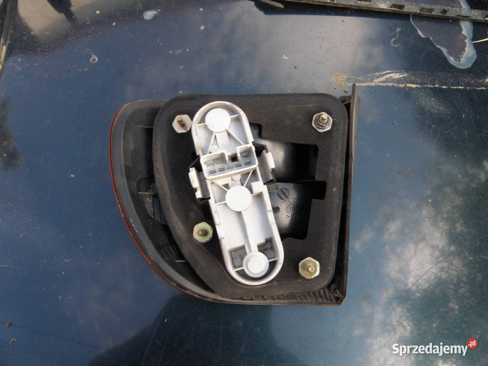 Lampa tylna prawa lewa Volvo v40 0004 lift sprzedam