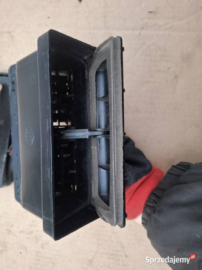 Kratka nawiewu powietrza kratki Fiat 126p Maluch osobowe Kratki nawiewu Strzelce Opolskie