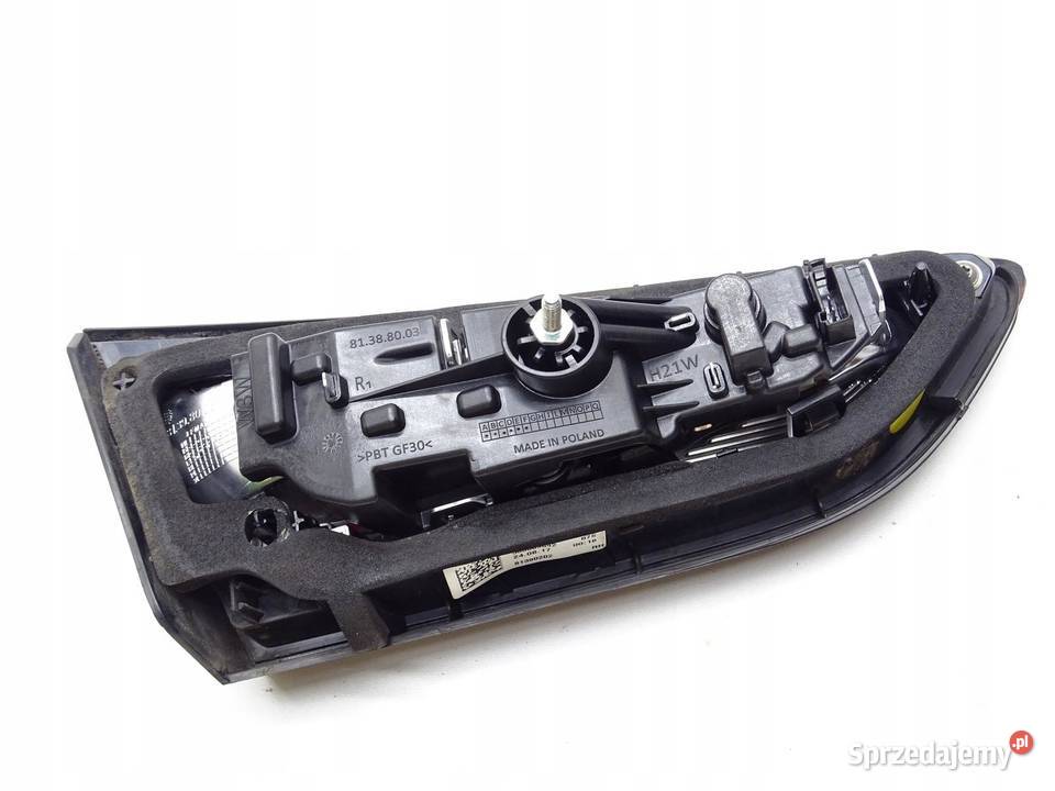 LAMPA PRAWA PRAWY TYŁ TYLNA W KLAPE OPEL ASTRA V