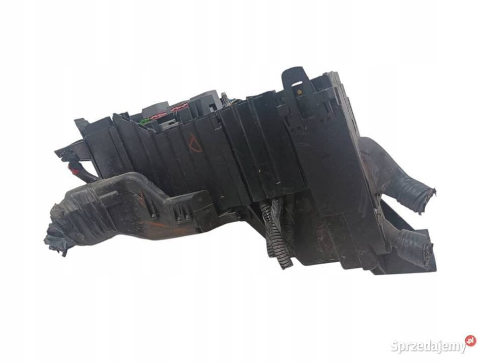 SKRZYNKA BEZPIECZNIKÓW Ford Mondeo Mk4 20072014 osobowe Skrzynki bezpieczników