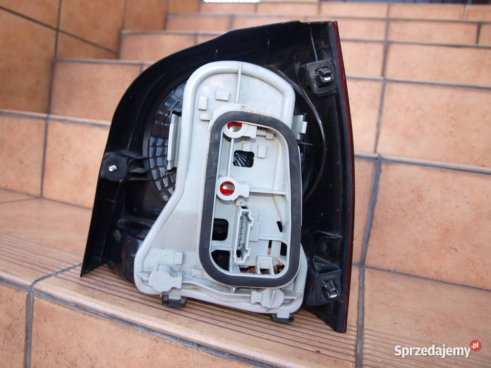 VW Polo lampa lewa tył 35 drzwi 2005 2009r