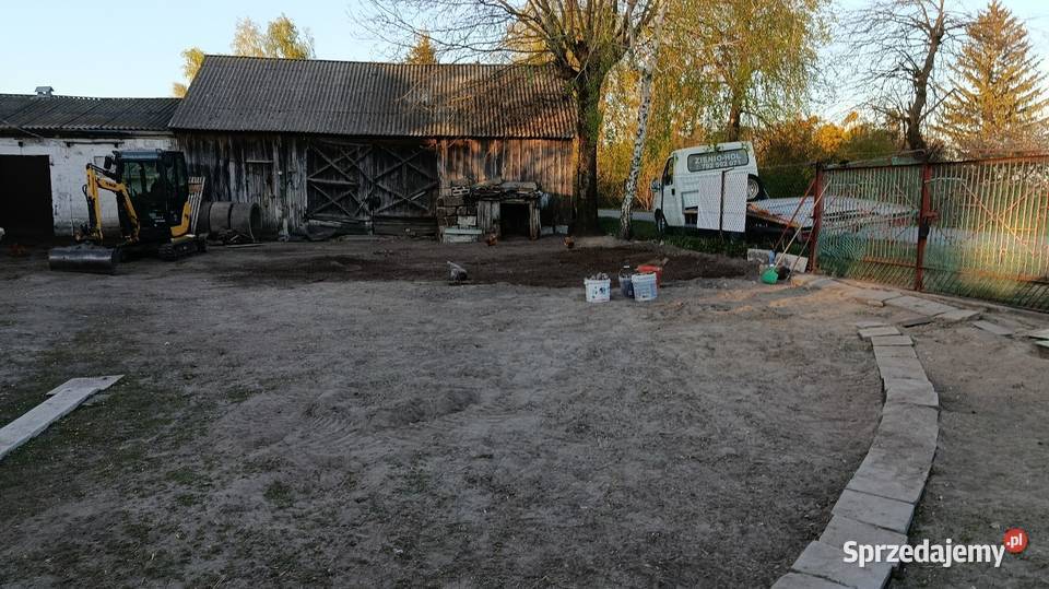 Siedlisko dom drewniany obora stodoła