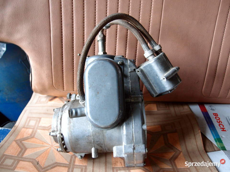 Mały radziecki silnik spalinowy Produkcja PRL Łódź