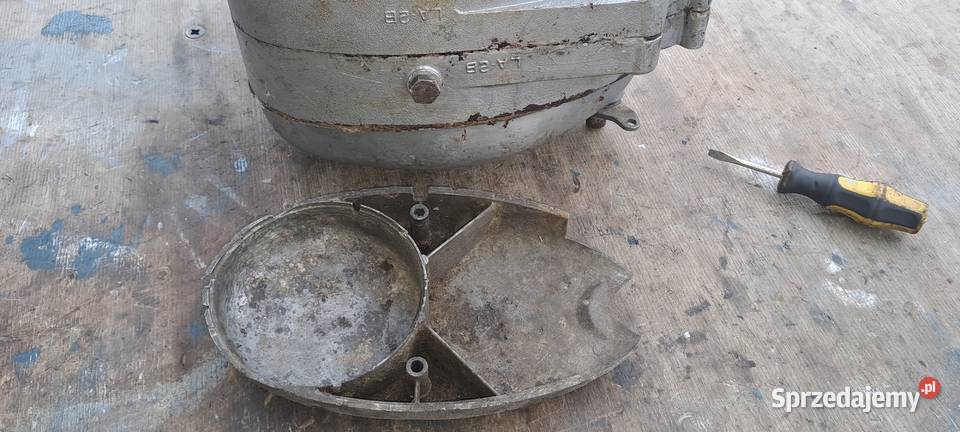 Komar 230 silnik Konin