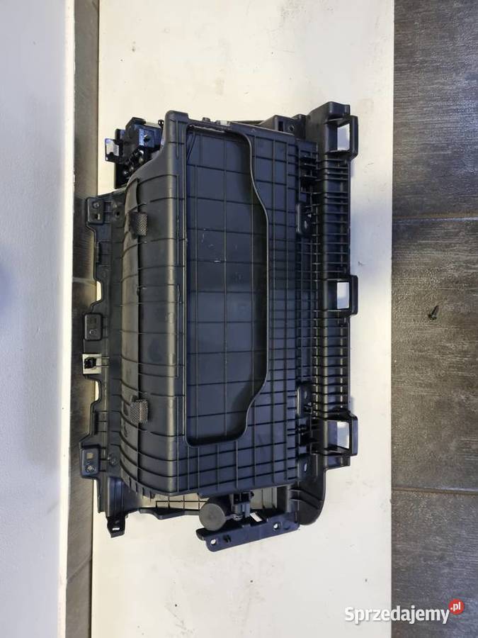 SCHOWEK PASAZERA EUROPA KIA NIRO 2017 łódzkie Skierniewice sprzedam