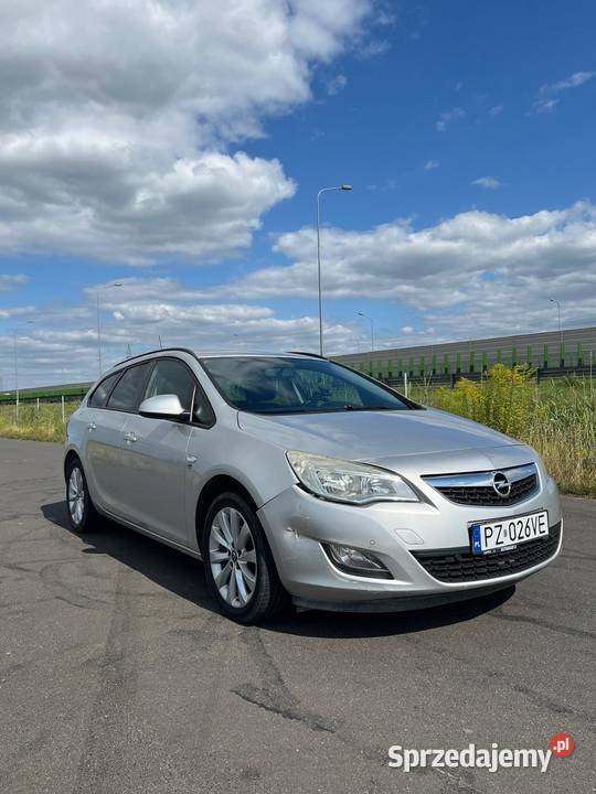 Opel Astra J 14 140 koni 150 Jahre BEZWYPADKOWY manualna Trzcielin
