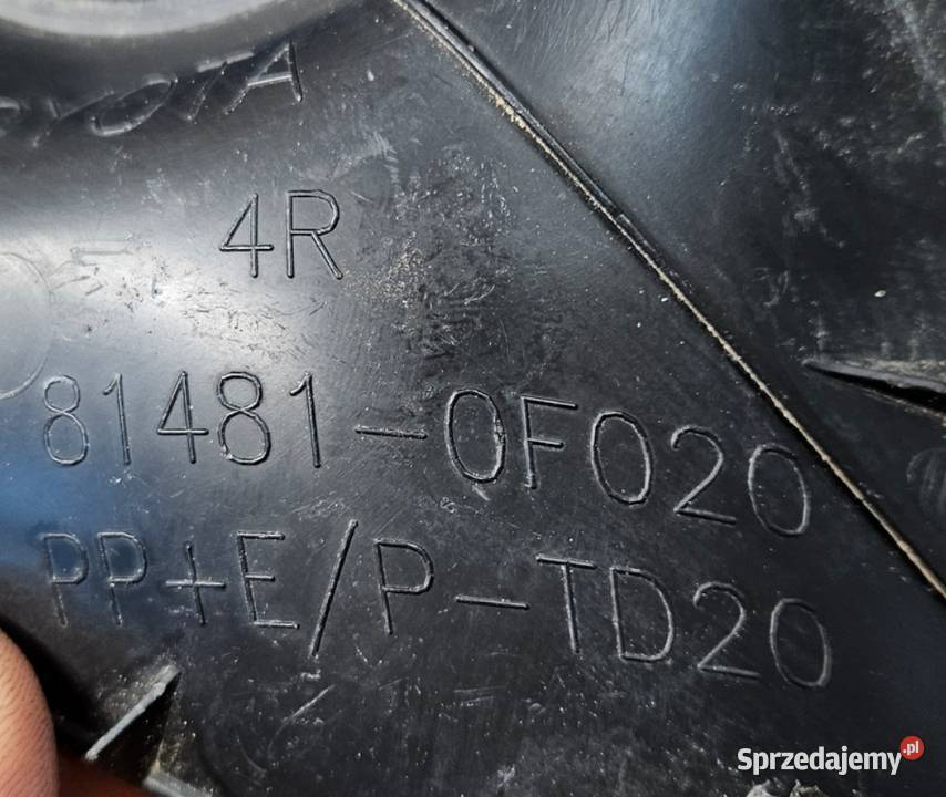 TOYOTA VERSO 0912 KRATKA RAMKA HALOGENU PRAWA wielkopolskie Międzychód