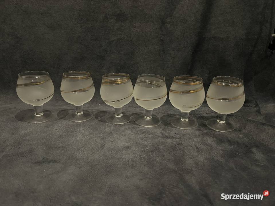 Zestaw kieliszków z matowego szkła PRL dolnośląskie