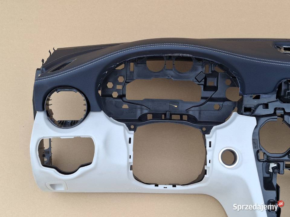 MERCEDES CKLASA W205 KONSOLA DESKA ROZDZIELCZA Bieleń