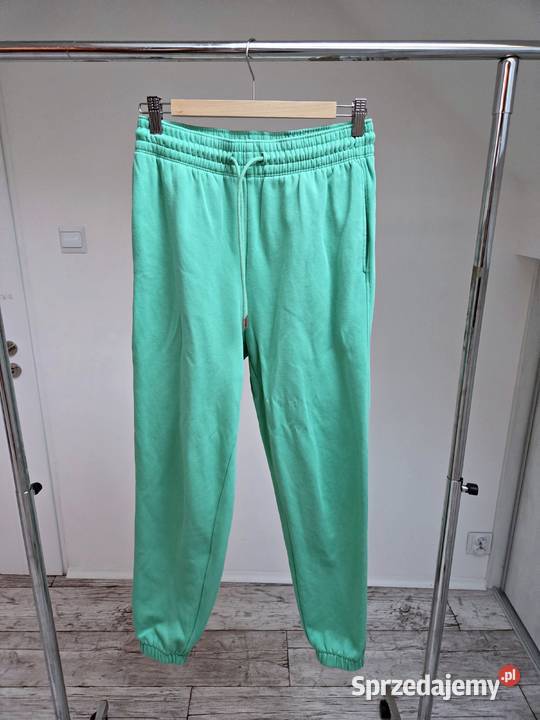 Zielone spodnie dresowe joggersy H&M Liszki