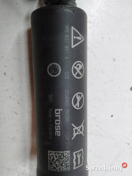 SIŁOWNIK KLAPY BAGAŻNIKA TYŁ HB 3P3827851A Skoda sprzedam