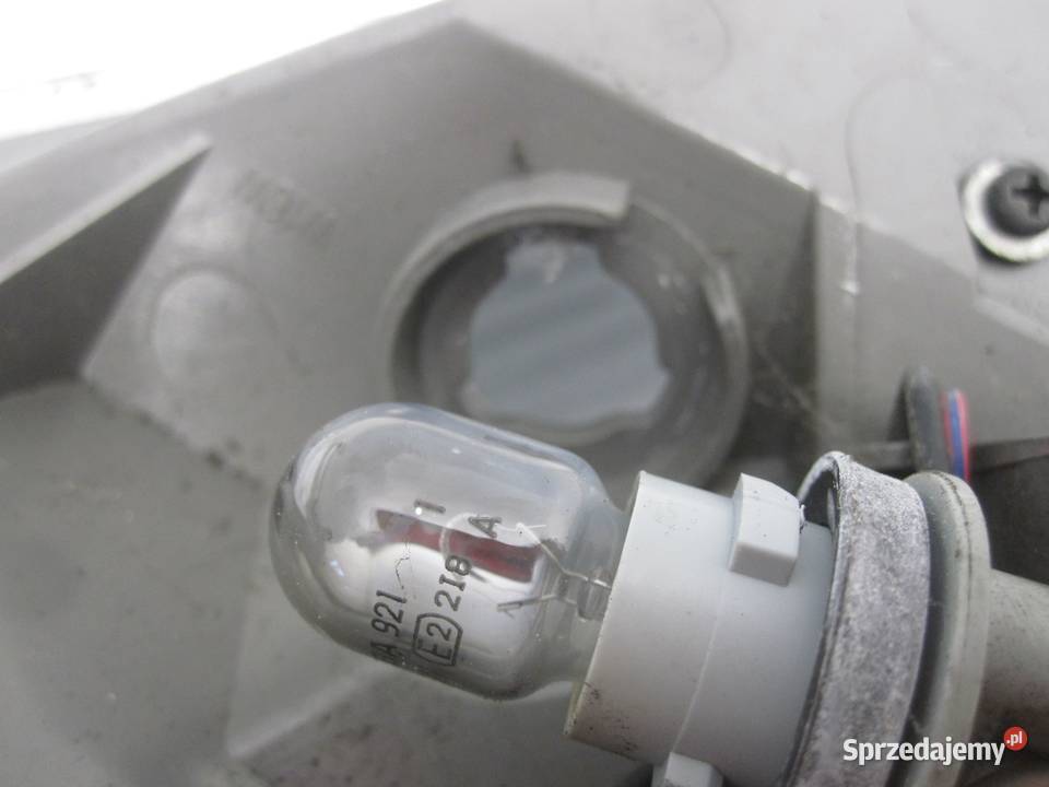 NISSAN LEAF I 11r lampa lewa tył 266503NL0B