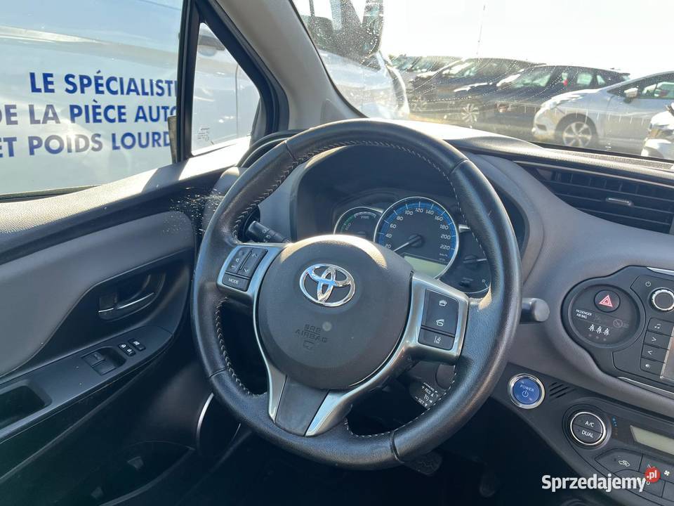 TOYOTA Yaris 15 100H eCVT Business EJ833 świętokrzyskie Kielce