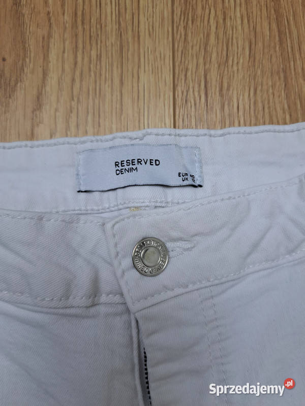 Klasyczne białe szorty Reserved rozmiar 40 Odzież damska pomorskie Trąbki Wielkie