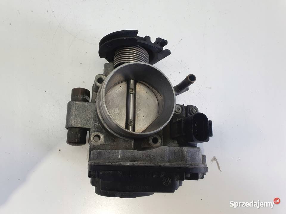 Audi A4 B5 16 8V PRZEPUSTNICA 037133064D osobowe Przepustnice Janów