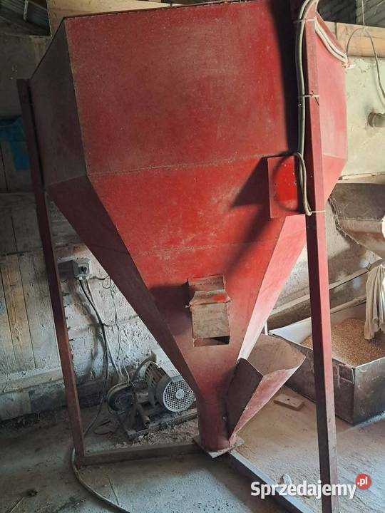 Mieszalnik pasz nieuszkodzony