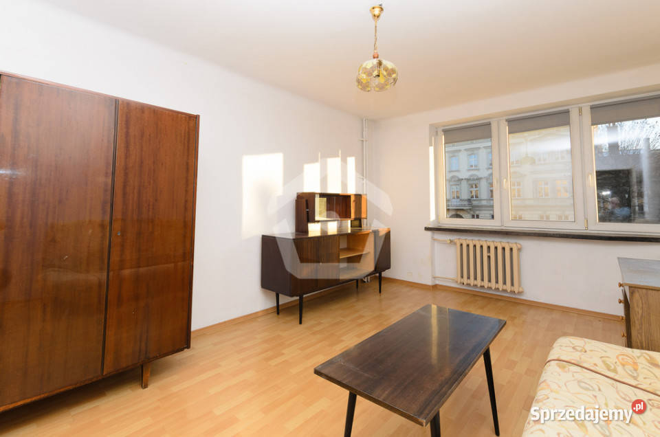 Mieszkanie 3 pokojowe w ścisłym centrum 1 piętro oddzielna kuchnia