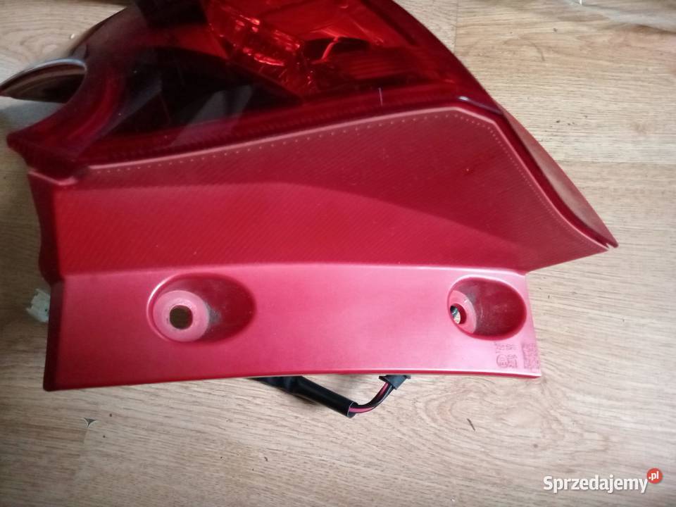Toyota auris lampa tył prawa osobowe wielkopolskie Krotoszyn sprzedam