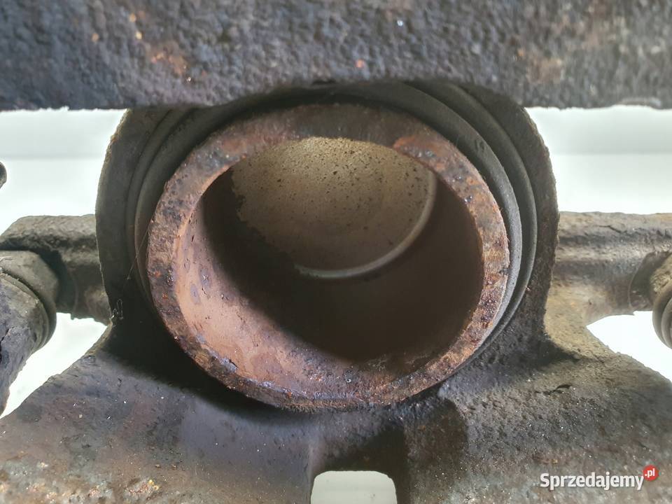 Toyota RAV4 IV III PRZEDNI ZACISK HAMULCOWY osobowe Rudka