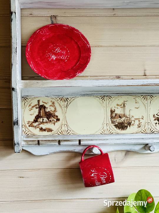Rustykalna półka z glazurą na kubki i talerze dolnośląskie