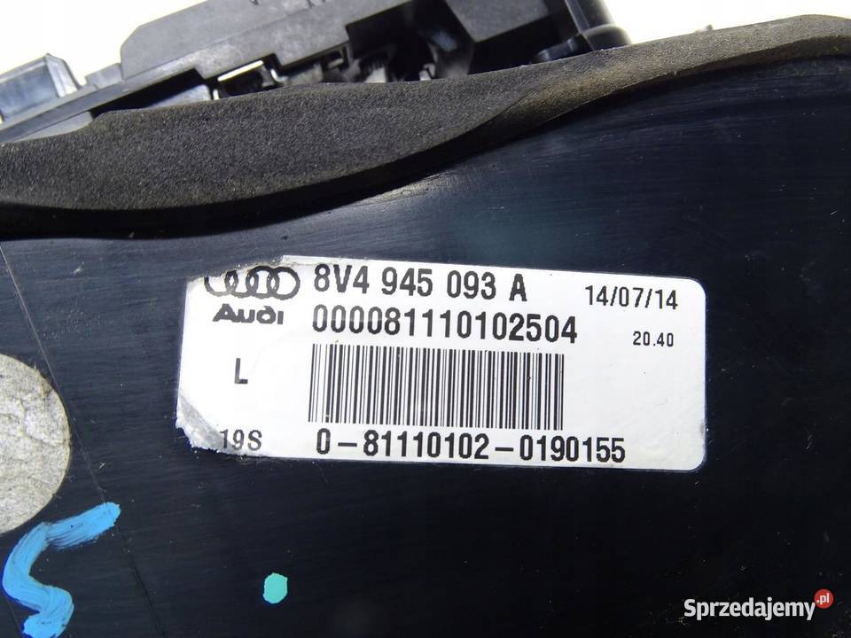LAMPA LEWA LEWY TYŁ TYLNA W KLAPE AUDI A3 8V