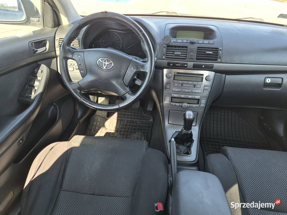 TOYOTA AVENSIS sprawna z hakiem