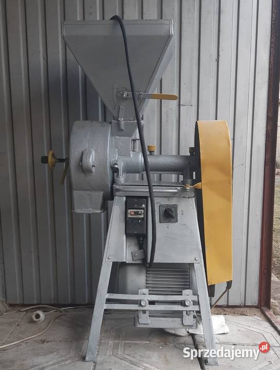 Śrutownik rolniczy WUTEH do zboża na kamienie Krzepice