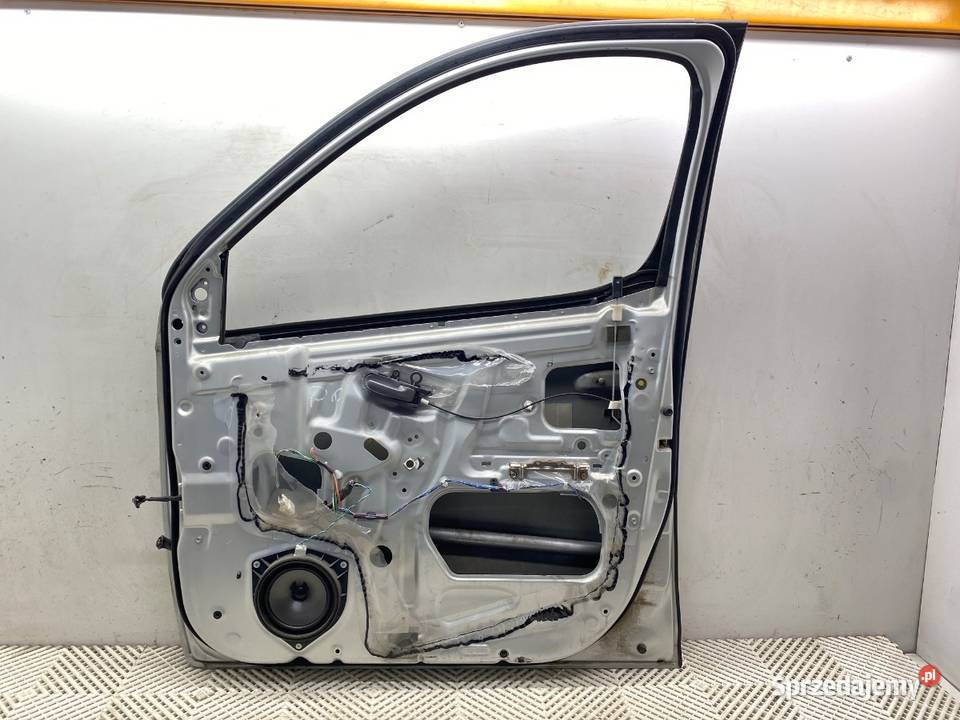 DRZWI PRAWY PRZÓD TOYOTA YARIS VERSO Minivan sprzedam