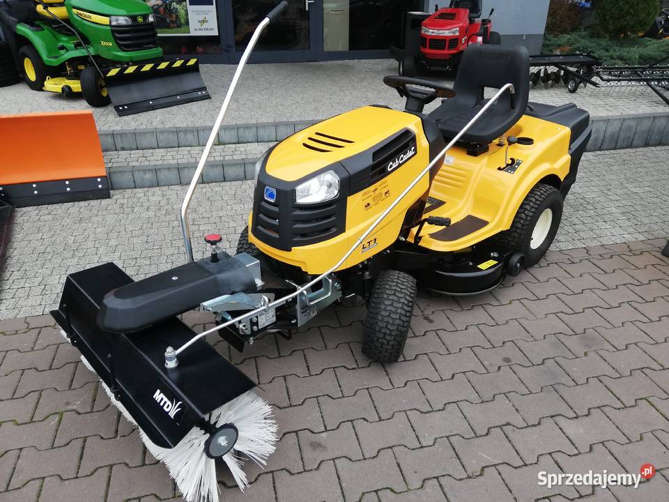 Najtańszy nowy traktor ogrodowy z zamiatarką Cub Kobiele Wielkie