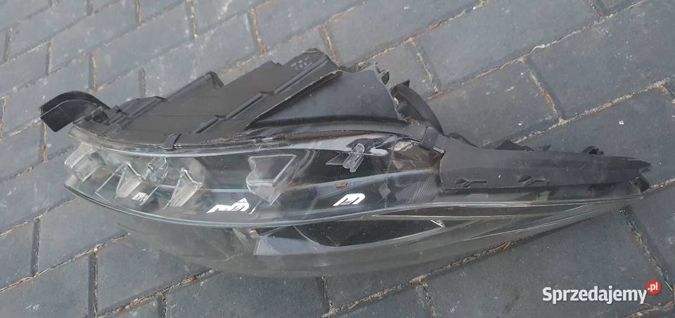 RENAULT CAPTUR 13 Lampa REFLEKTOR PRAWY PRZÓD Pobiedziska