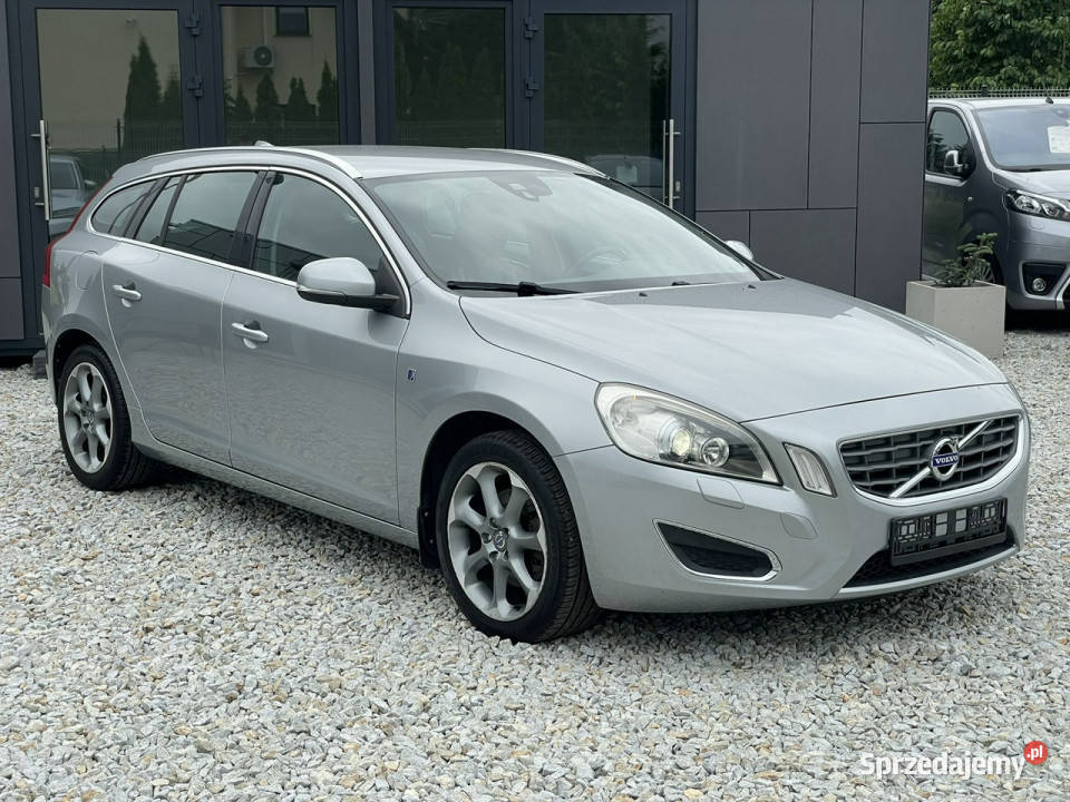 Volvo V60 16 D2 115 2012 skóry climatronic hak isofix Wrocław sprzedam