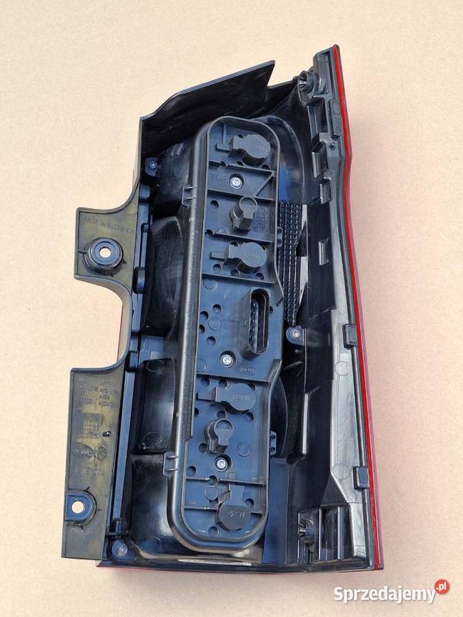 MERCEDES VITO VKLASA W447 LAMPA LEWY TYŁ LEWA Bieleń