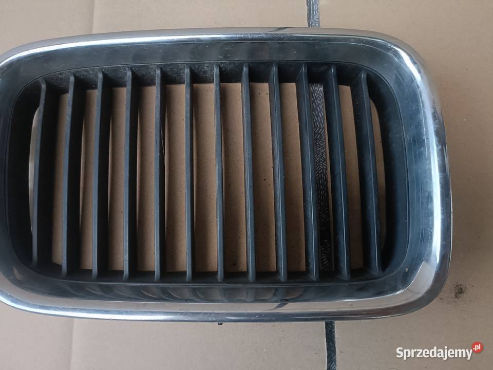 GRILL ATRAPA NERKA PRAWA BMW 3 E36 8122238 osobowe