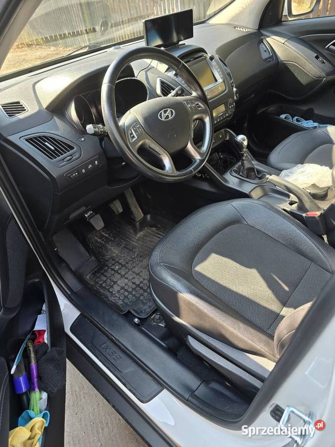 Sprzedam hundai ix35 17 crdi przebieg 149 stan przyciemniane szyby