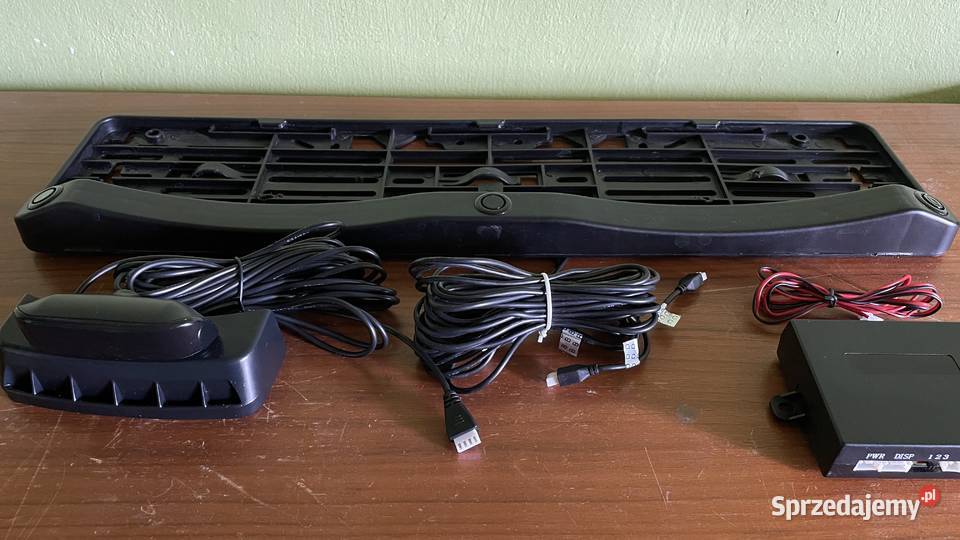 Czujniki cofania w tablicy rejestracyjnej