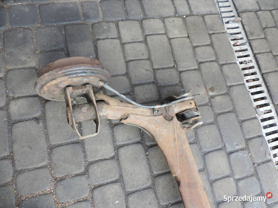 BELKA TYŁ VW GOLF 3 HB 5D