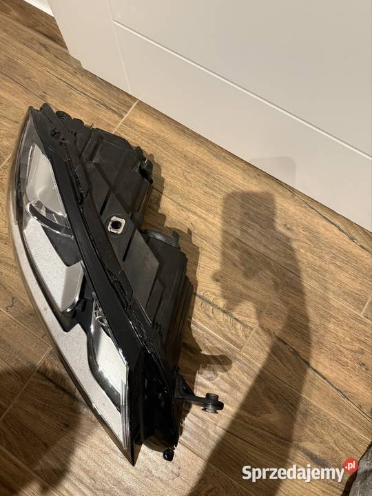 Lampa prawa Bixenon Passat b7 Valeo