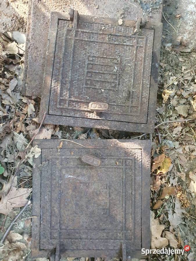 Stare żeliwne drzwi do pieca kotła węglowego