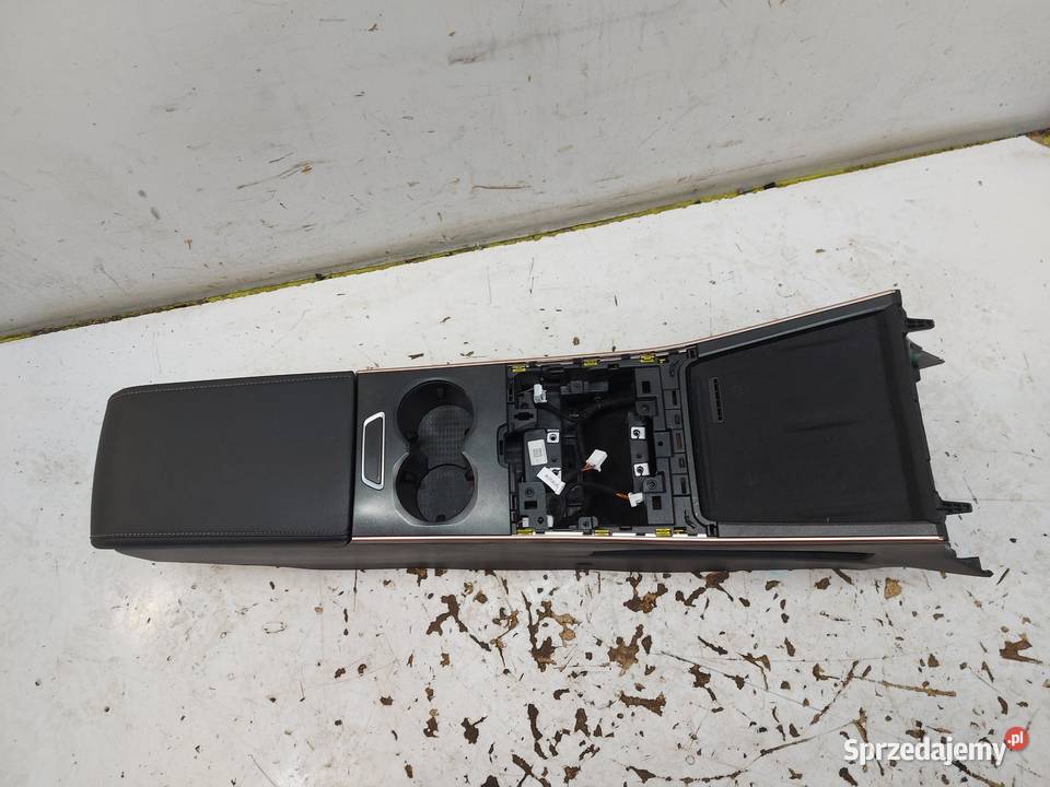 Chery Omoda 5 2024 podłokietnik tunel środkowy