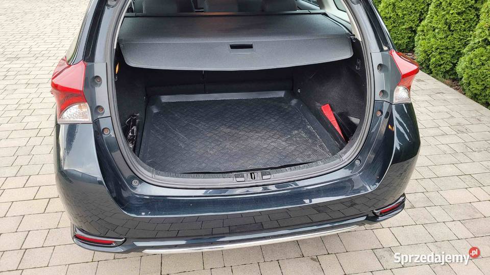 Toyota Auris 16 LPG kombi 2016 lakier metallic