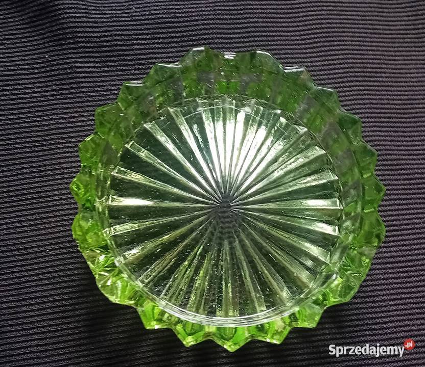 Szklana popielniczka w kolorze zieleni uranowej Porcelana i szkło Antyki, Sztuka, Kolekcje Koźminek