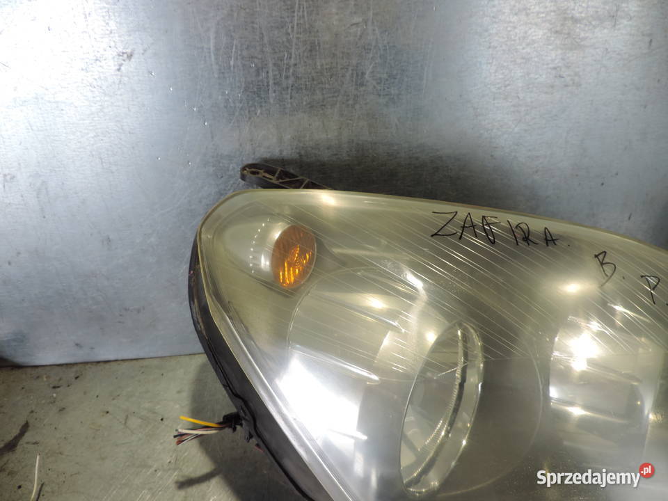 OPEL ZAFIRA B LAMPA PRAWA PRZEDNIA PRZÓD Lampy przednie małopolskie